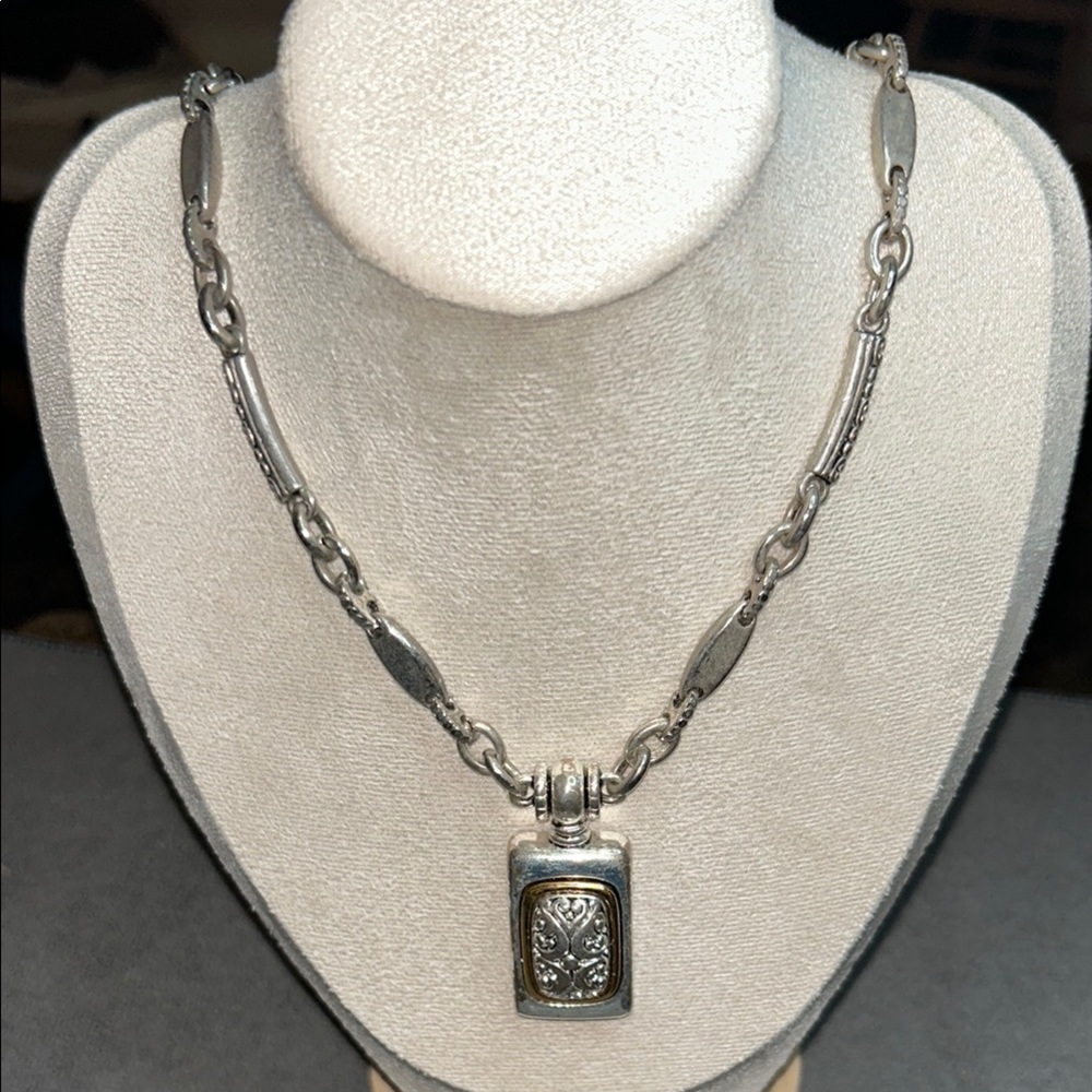 Elegant Silver Pendant Necklace